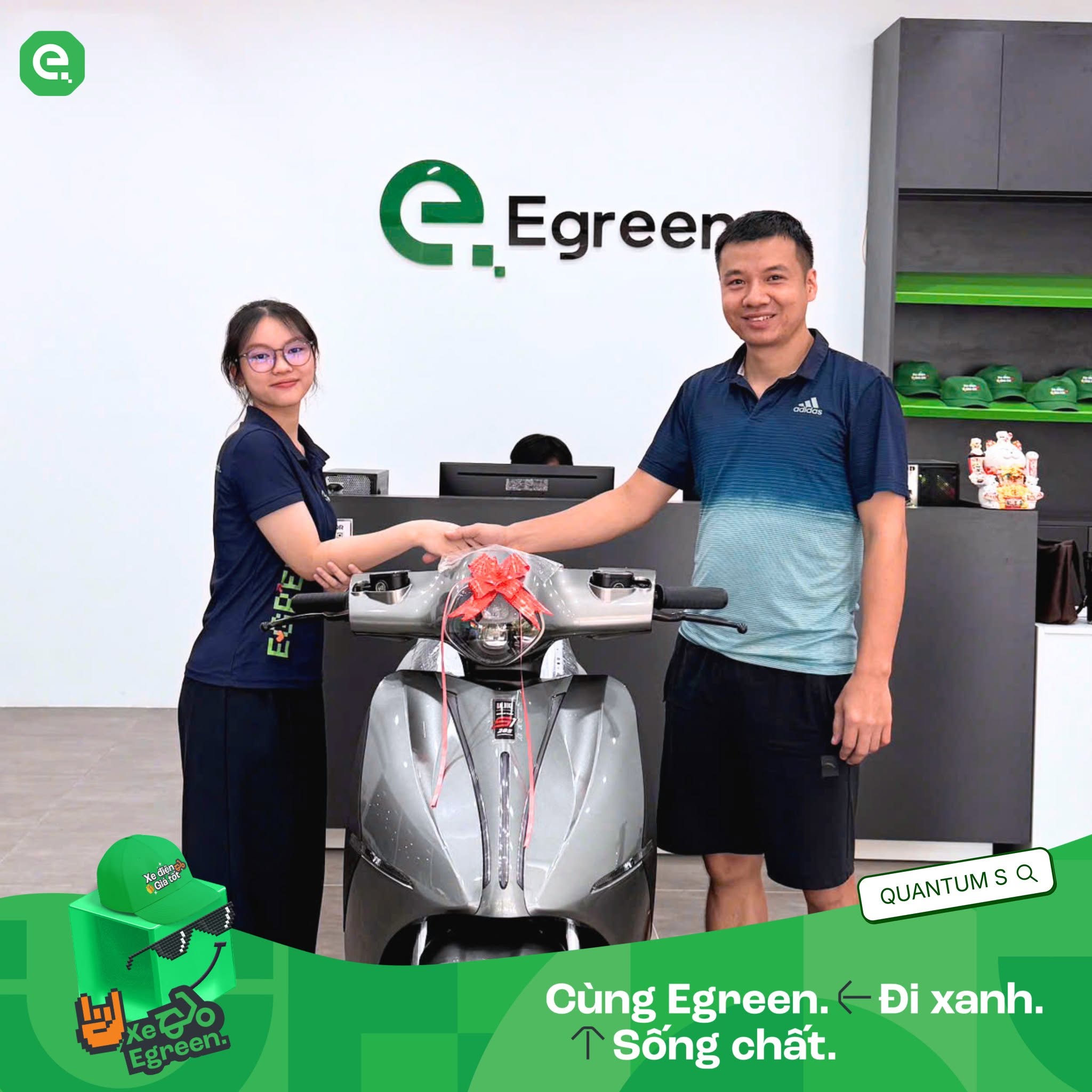 Khách hàng tại cửa hàng Egreen