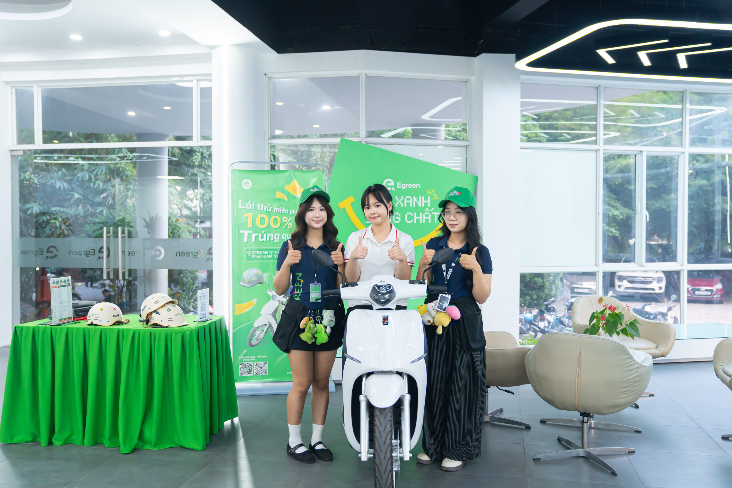 Khách hàng tại cửa hàng Egreen